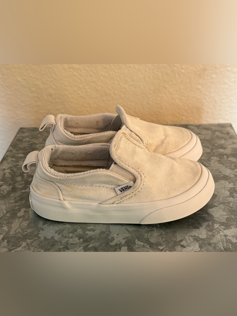 Vans Toddler White Classic Slip on Shoes, Size 6